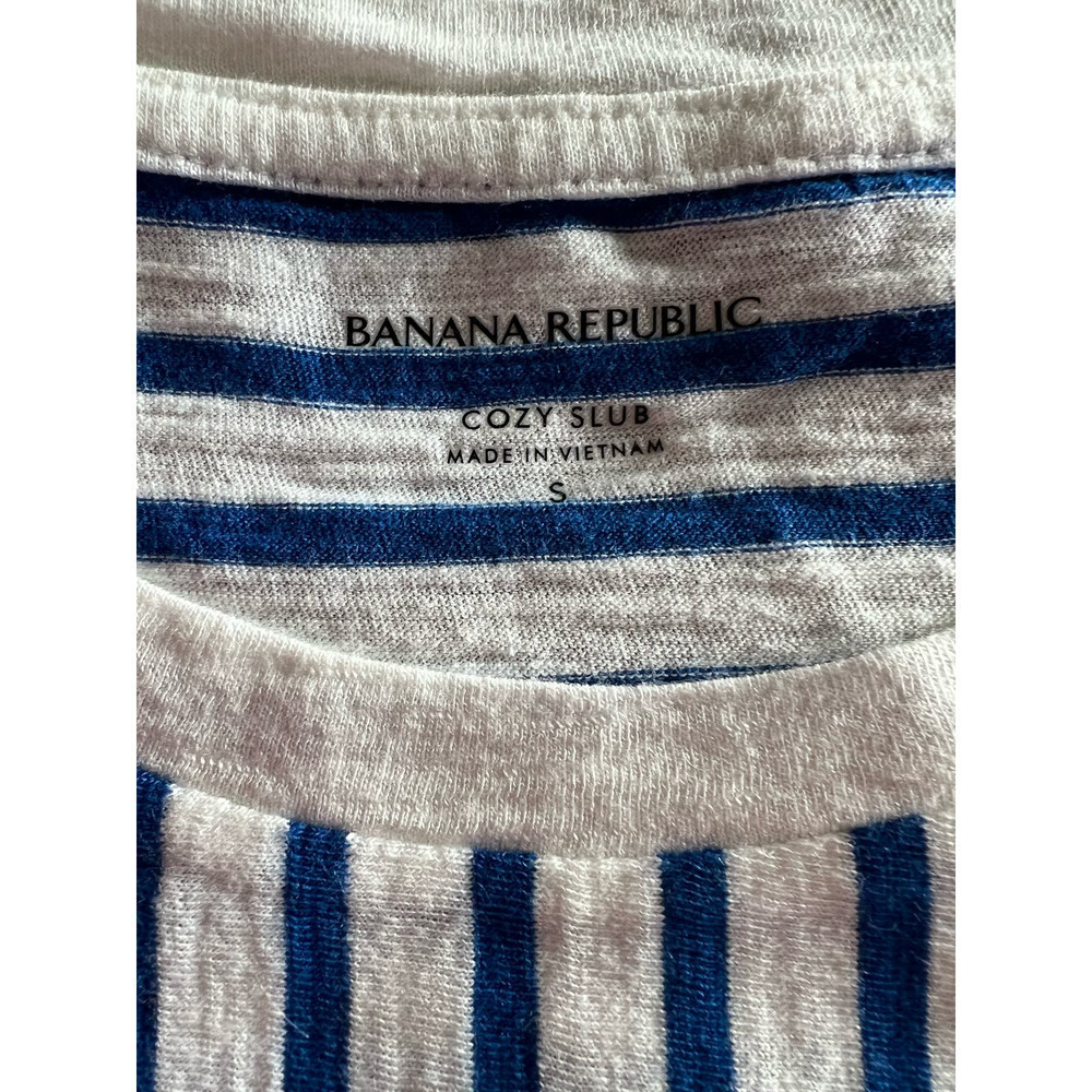 Banana Republic Women's Relaxed Crop Long Sleeve - Picture 3 of 3